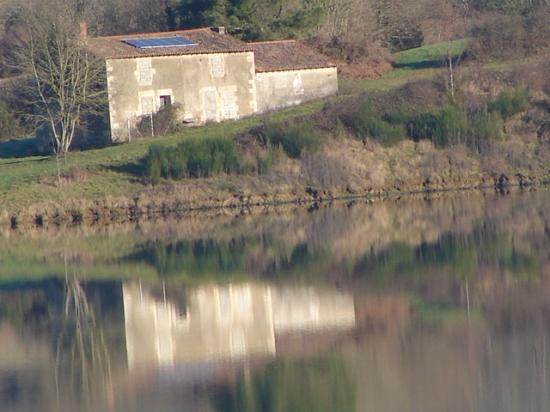 Maison au bord de l'eau (la Touche Poupard)
