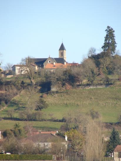 Vue du bourg depuis le chemin de la Rougerie