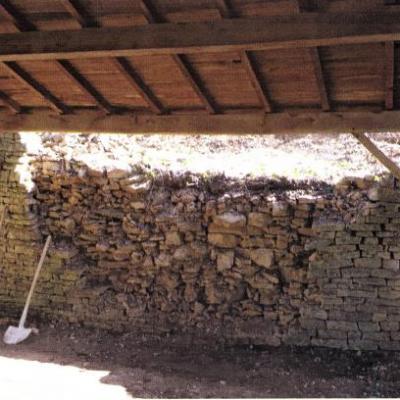 Mur en cours de restauration